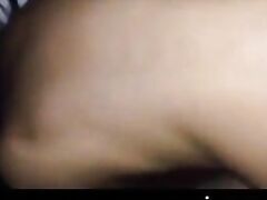 “¡SI MI TIA SE ENTERA SE VA A ENOJAR PRIMA!” GIMIENDO MIENTRAS LE DAN VERGA